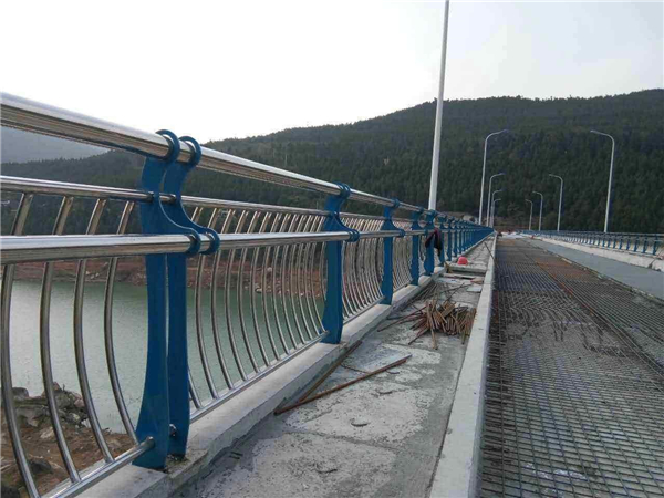 晋城不锈钢桥梁护栏的特点及其在桥梁安全中的重要作用
