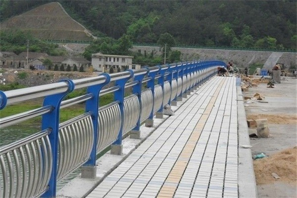 晋城不锈钢桥梁灯光护栏