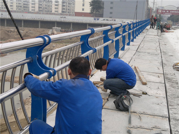 晋城不锈钢河道护栏的特性及其在城市景观中的应用