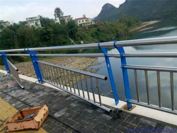 晋城不锈钢复合管护栏是一种卓越的防护材料